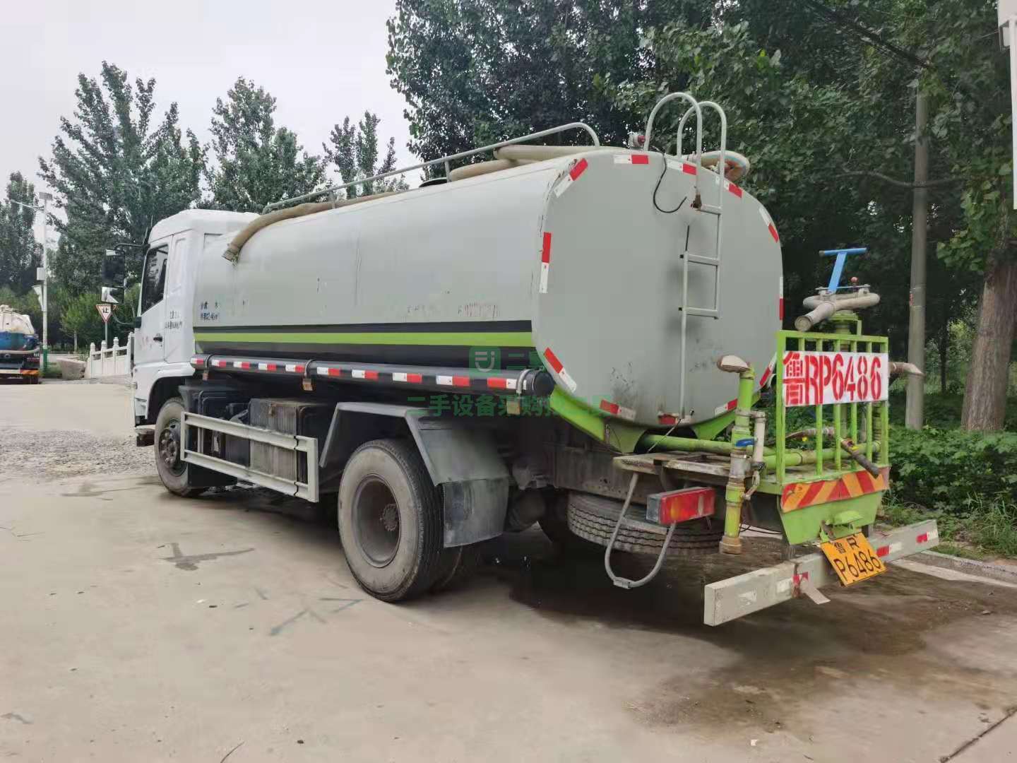 出售19年的國五東風專地十五噸灑水車康明斯發動機