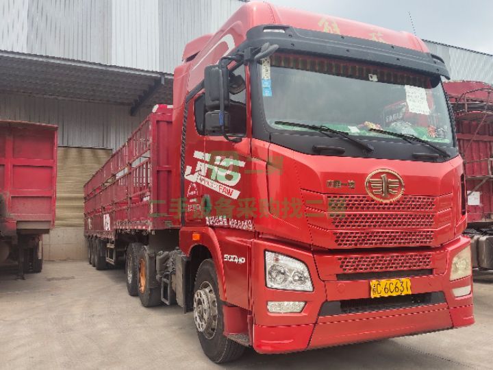 急售二手九成新的青島解放JH6500馬力牽引車