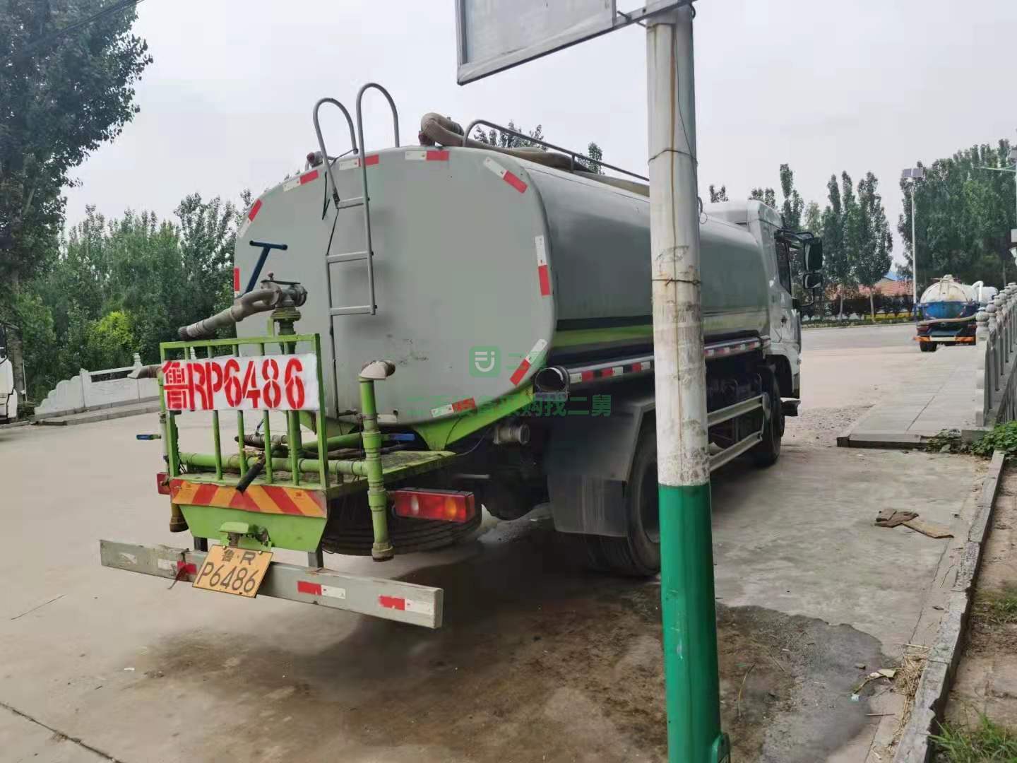 出售19年的國五東風專地十五噸灑水車康明斯發動機