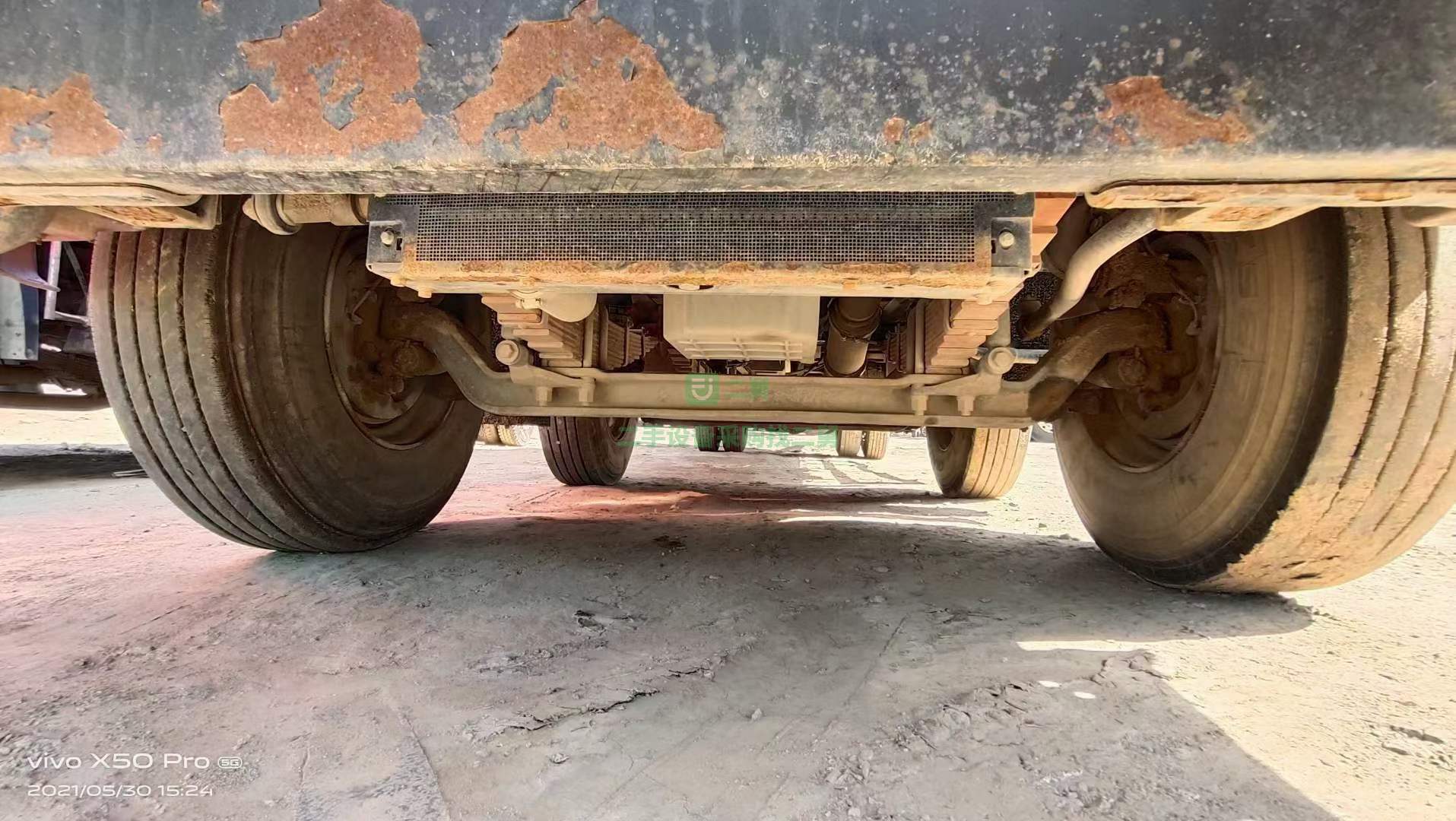 出售國五解放J6P/240馬力九米六前四后四平板載貨車