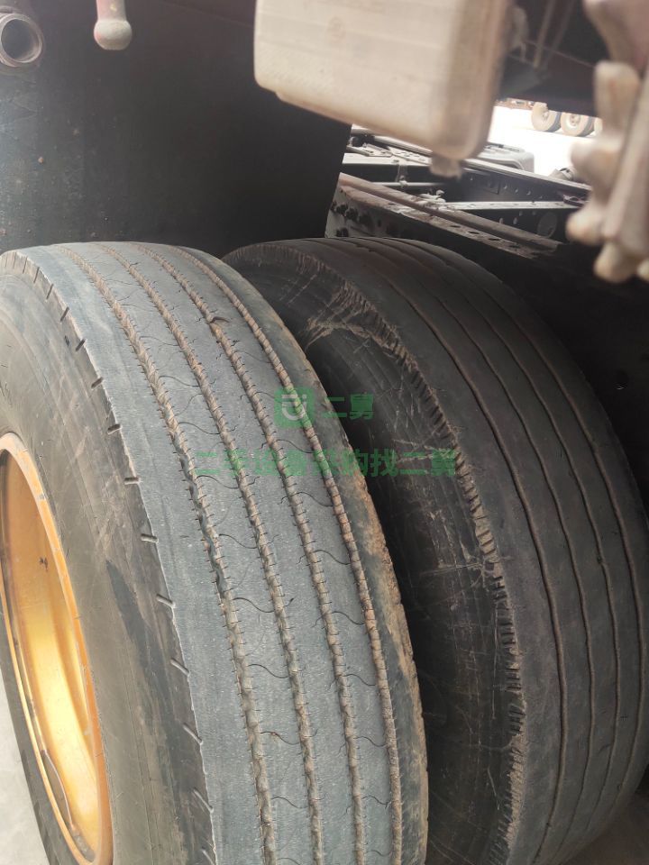 急售二手九成新的青島解放JH6500馬力牽引車