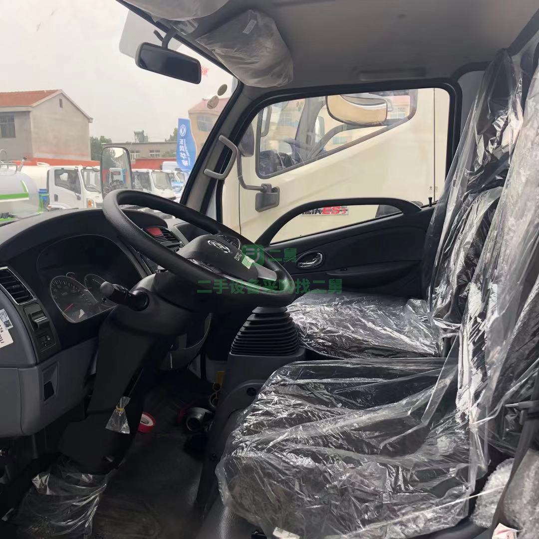 出售一臺東風多利卡五方灑水車 全柴發(fā)動機115-130馬力