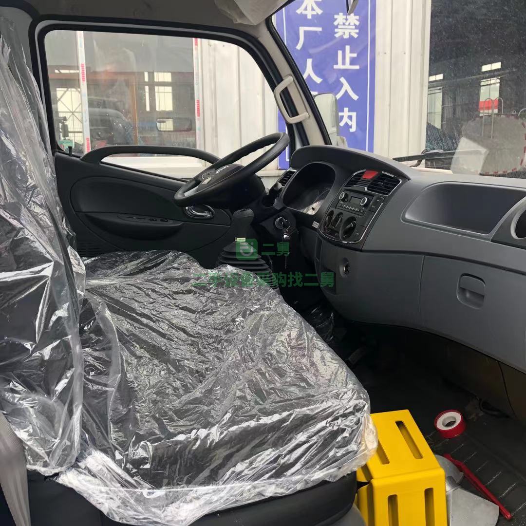 出售一臺東風多利卡五方灑水車 全柴發(fā)動機115-130馬力