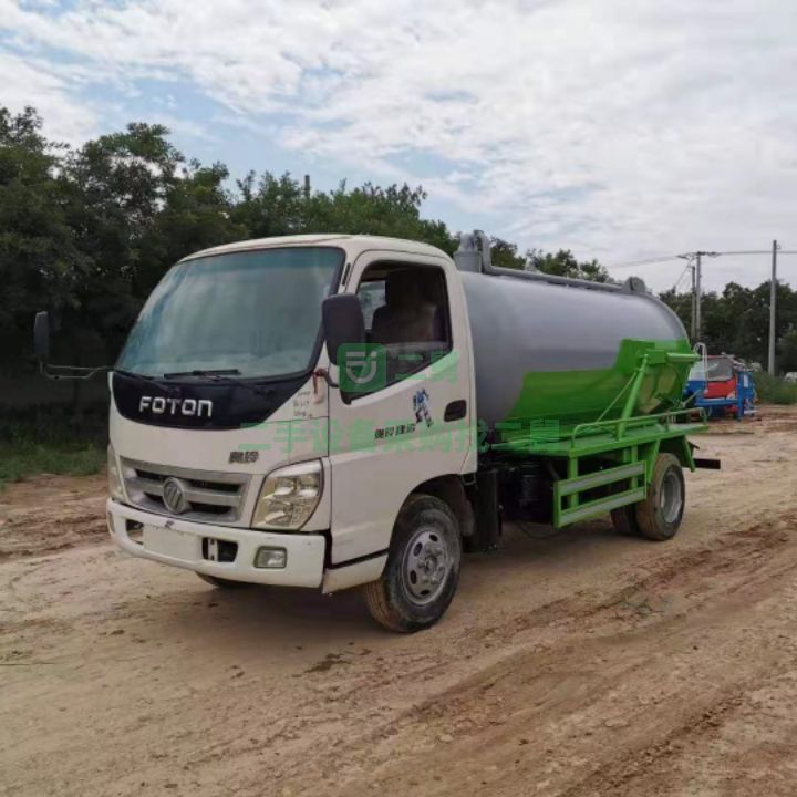 出售一臺二手極品福田奧鈴五立方吸污車，車好價不高