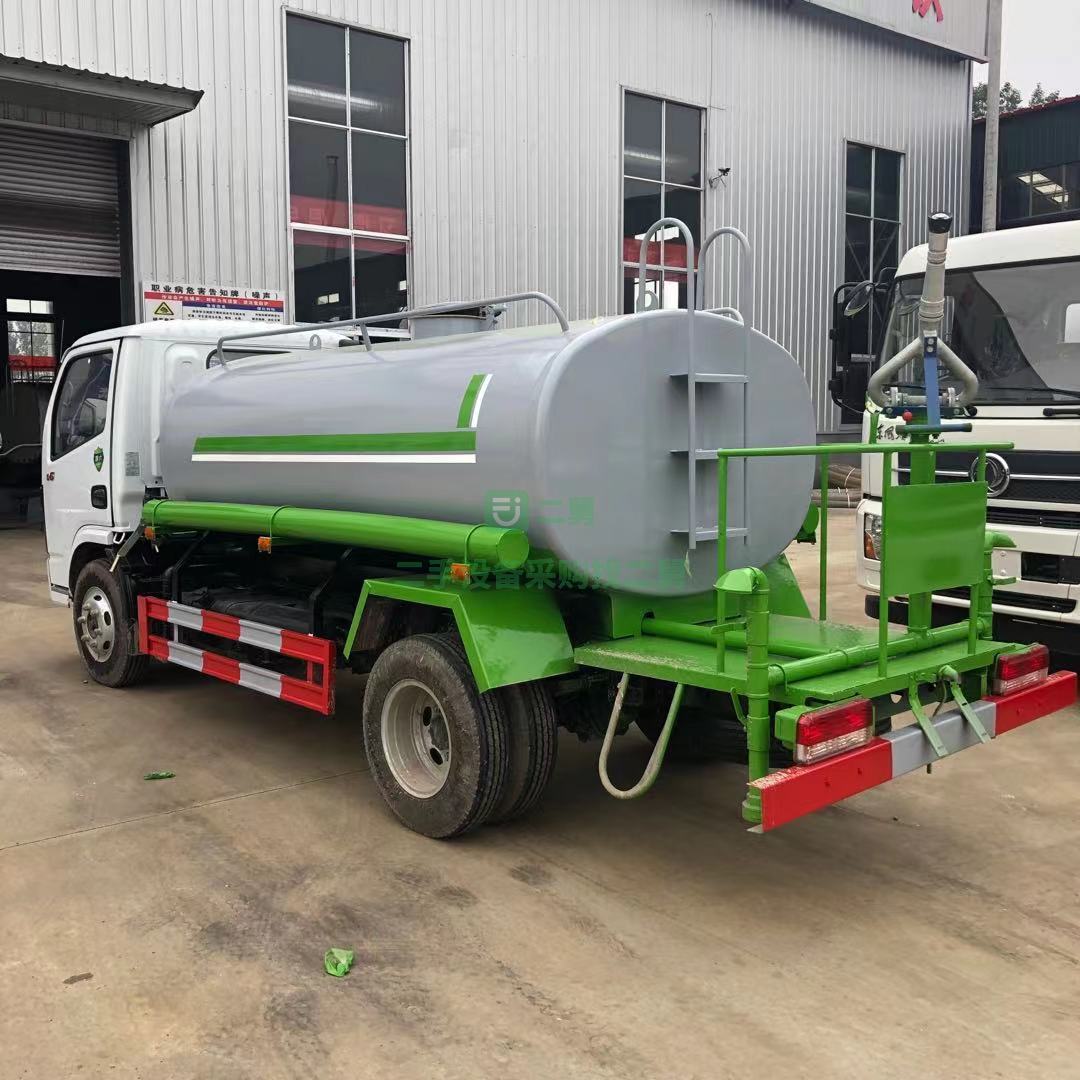 出售一臺東風多利卡五方灑水車 全柴發(fā)動機115-130馬力