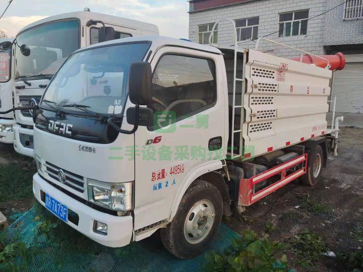 山東出售二手九成新的東方多利卡5方揚塵灑水車