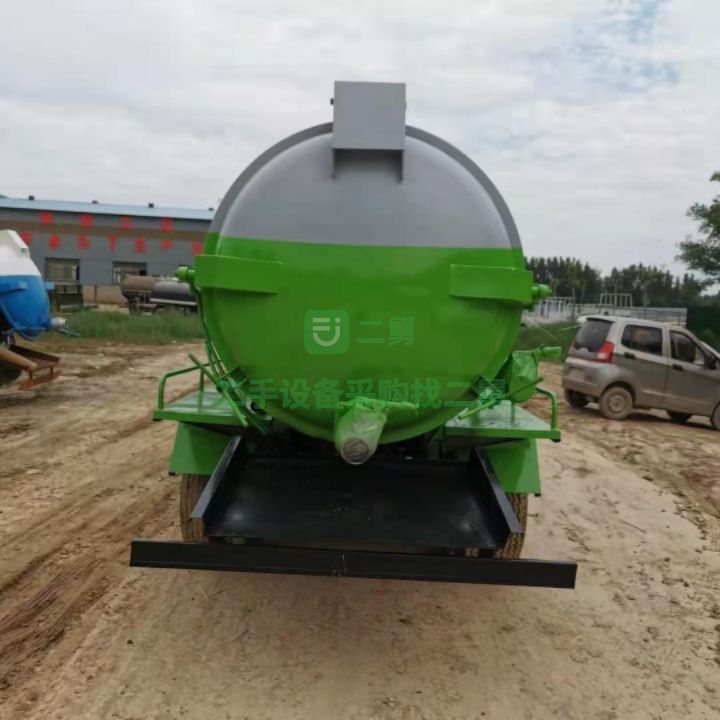 出售一臺二手極品福田奧鈴五立方吸污車，車好價不高