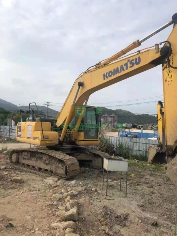出售二手的14年極品小松200-8Mo挖掘機