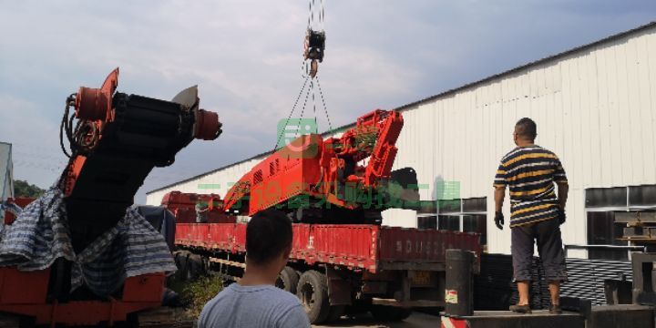 出售二手犁程科技120扒渣鏟運機