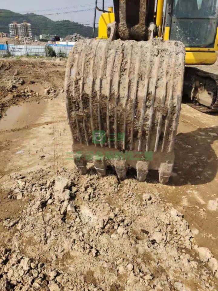 出售二手的13年極品小松110-7挖掘機(jī)