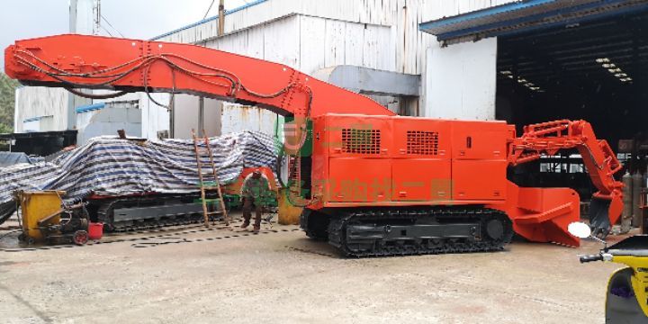 出售二手犁程科技120扒渣鏟運機