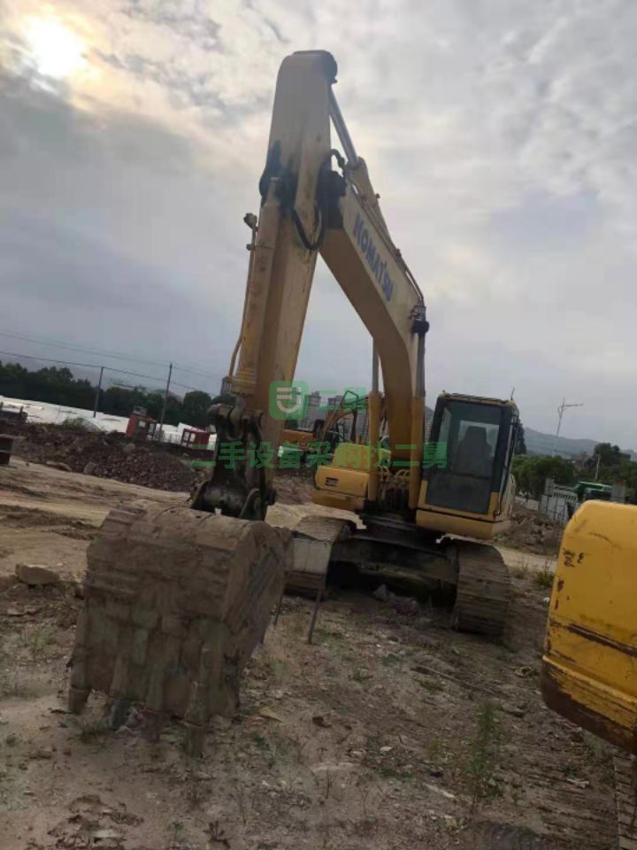 出售二手的14年極品小松200-8Mo挖掘機