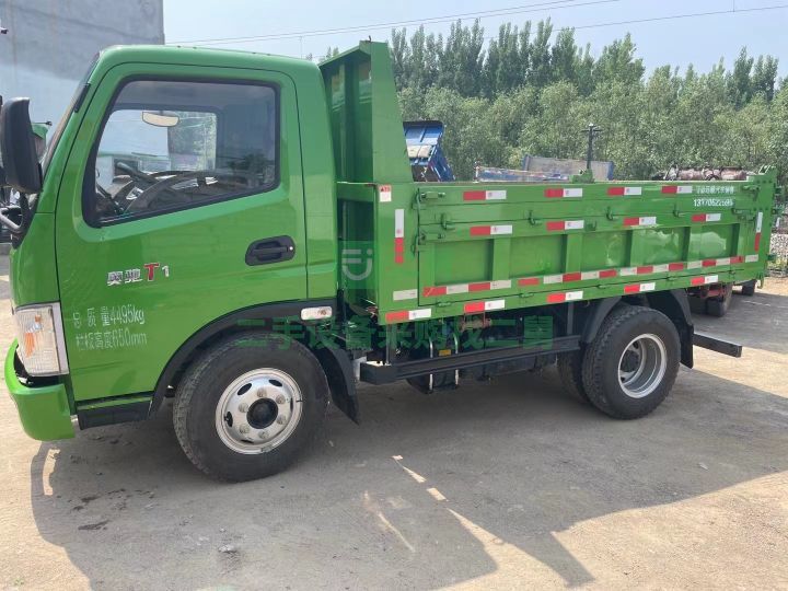 山東出售二手的九成新的奧馳自卸車