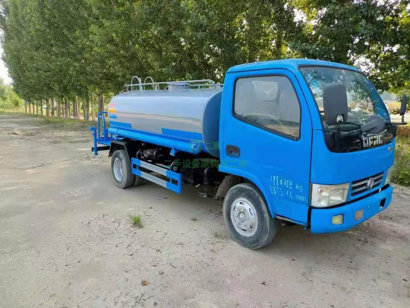 出售一臺(tái)東風(fēng)多利卡，5立方灑水車，方向助力