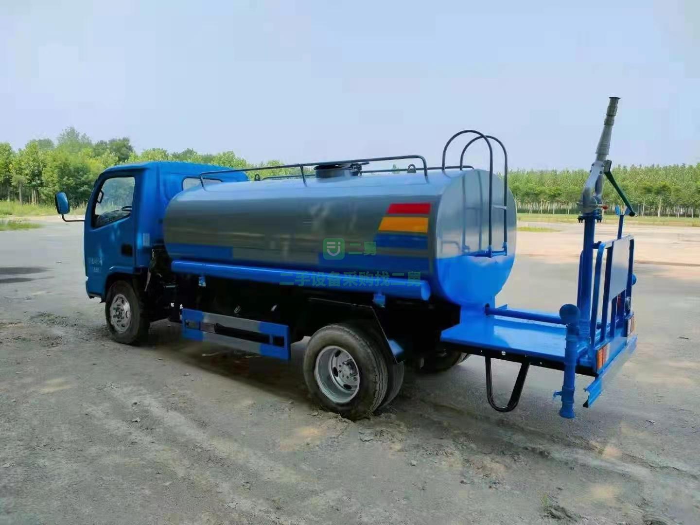 出售一臺(tái)東風(fēng)多利卡，5立方灑水車，方向助力