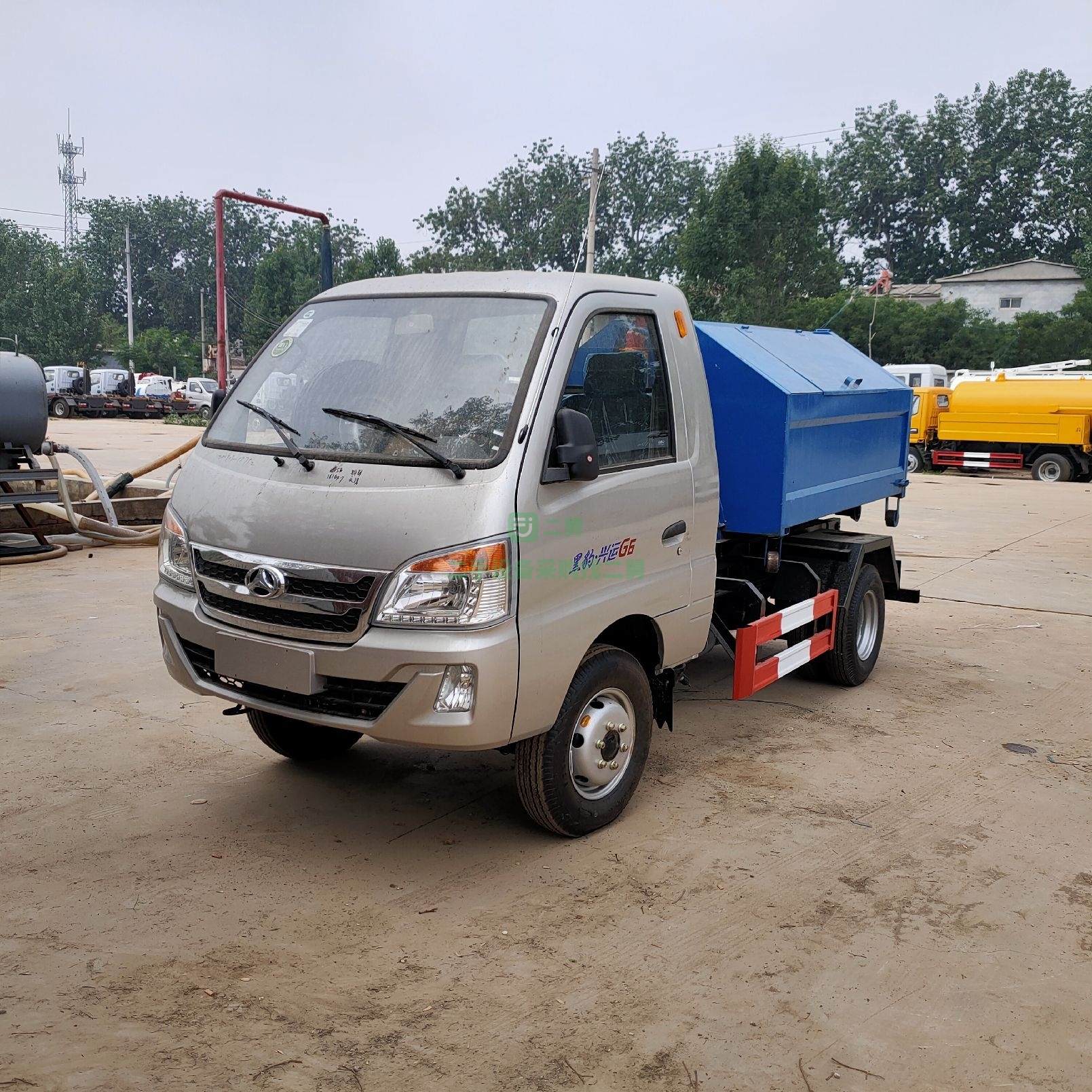 出售一臺(tái)鉤臂式垃圾車(chē) 可上牌照