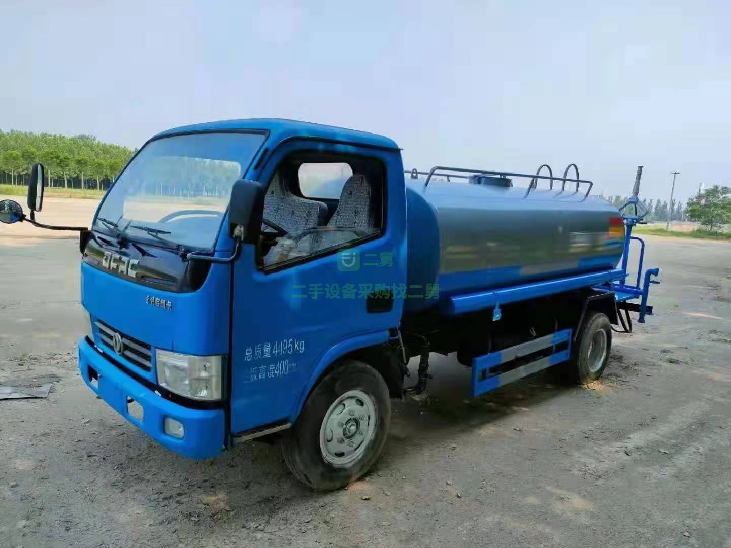 出售一臺(tái)東風(fēng)多利卡，5立方灑水車，方向助力