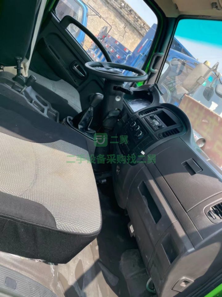 山東出售二手的九成新的奧馳自卸車