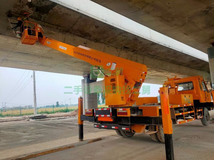 廣東出售二手九成新的杭州愛之28米直臂高空作業(yè)車