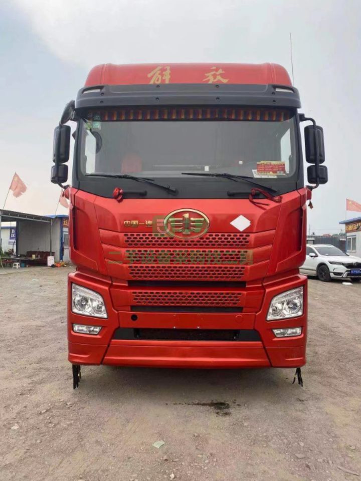 出售牽引車1年整交強險JH6 460雙驅天然氣車國六排放