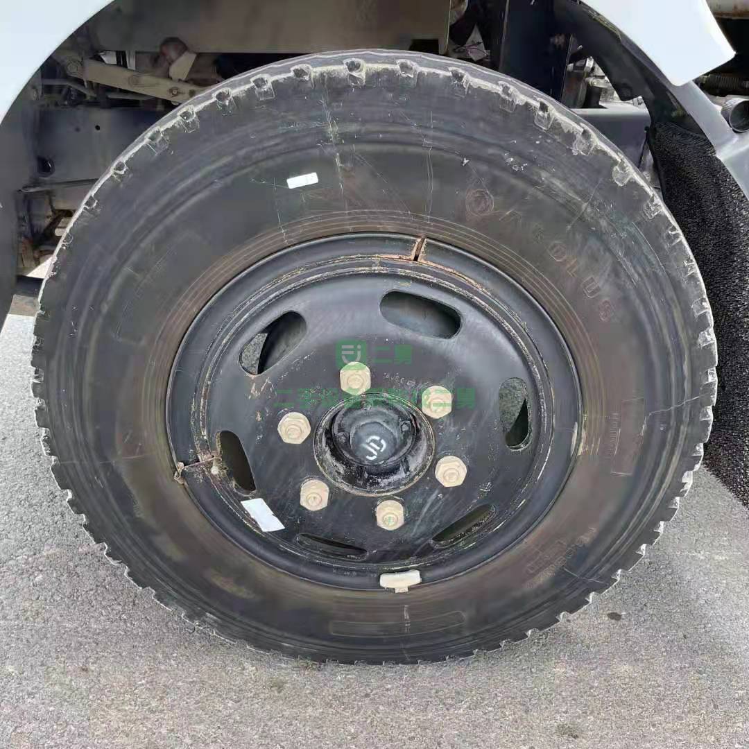 出售2018年東風福瑞卡灑水車云內(nèi)錫柴發(fā)動機135馬力