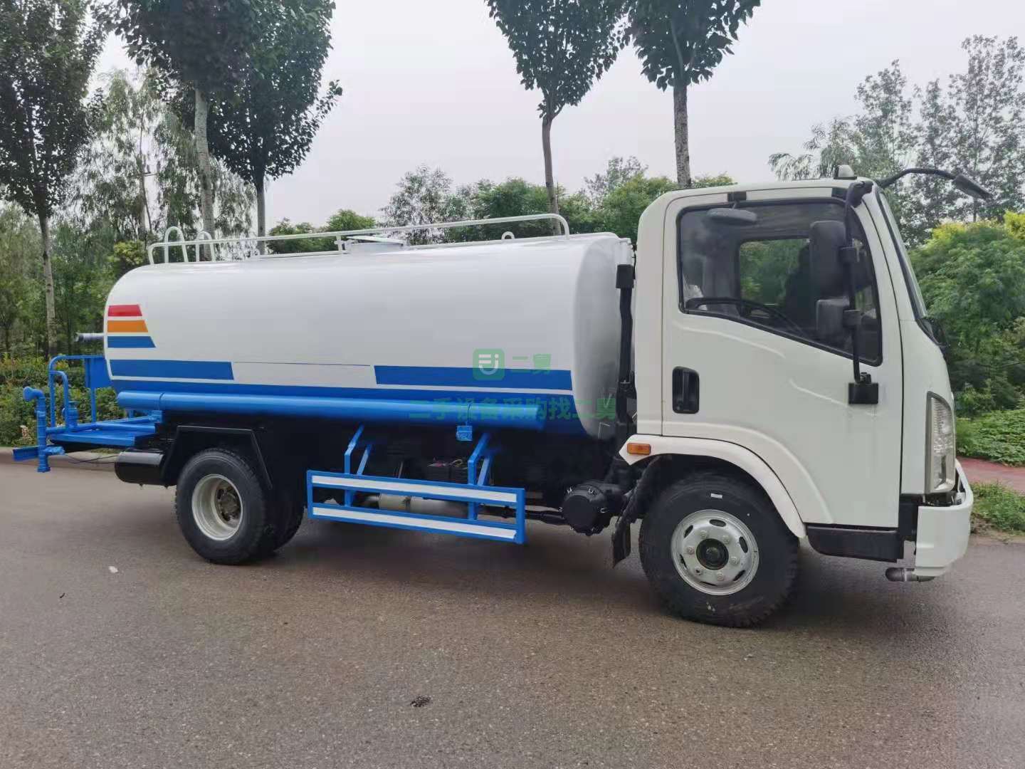 出售國三庫存東風8立方灑水車高低速斷氣剎方向助力750-16鋼絲胎