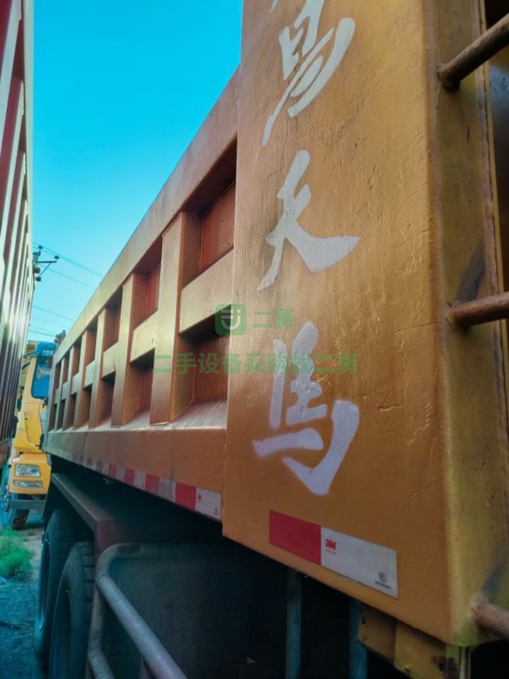 出售二手九成新的重汽豪翰國五排放340馬力5.6米自卸車