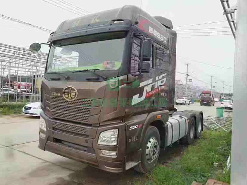 出售19年7月份解放JH6牽引車550馬力濰柴，帶一年強(qiáng)險(xiǎn)