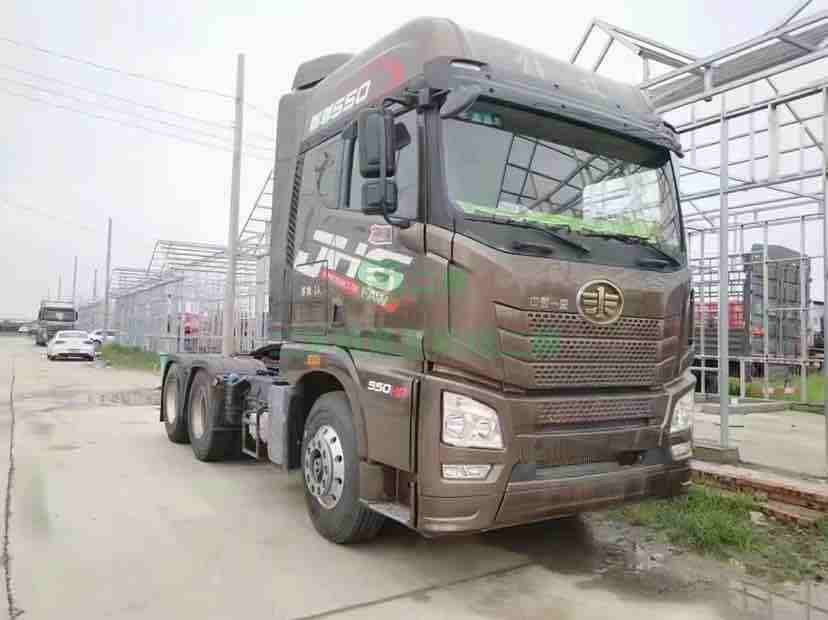 出售19年7月份解放JH6牽引車550馬力濰柴，帶一年強(qiáng)險(xiǎn)