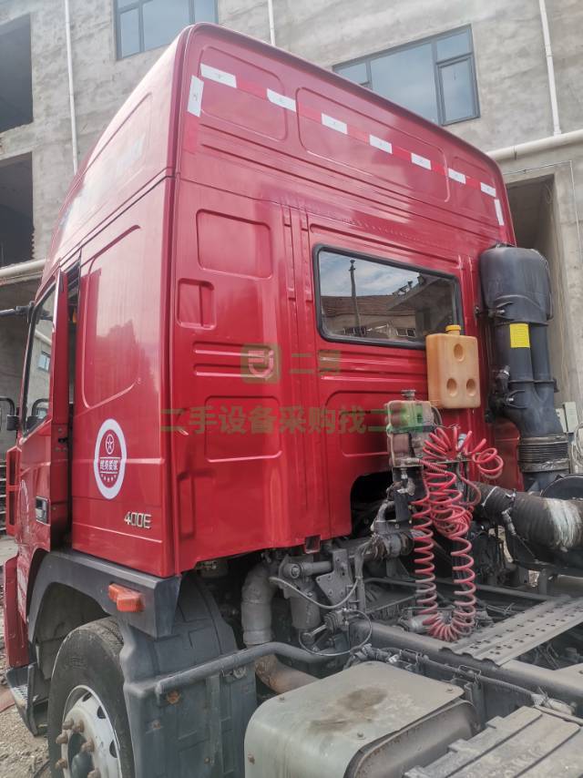 出售二手九成新的19年6月大運濰柴400馬力牽引車