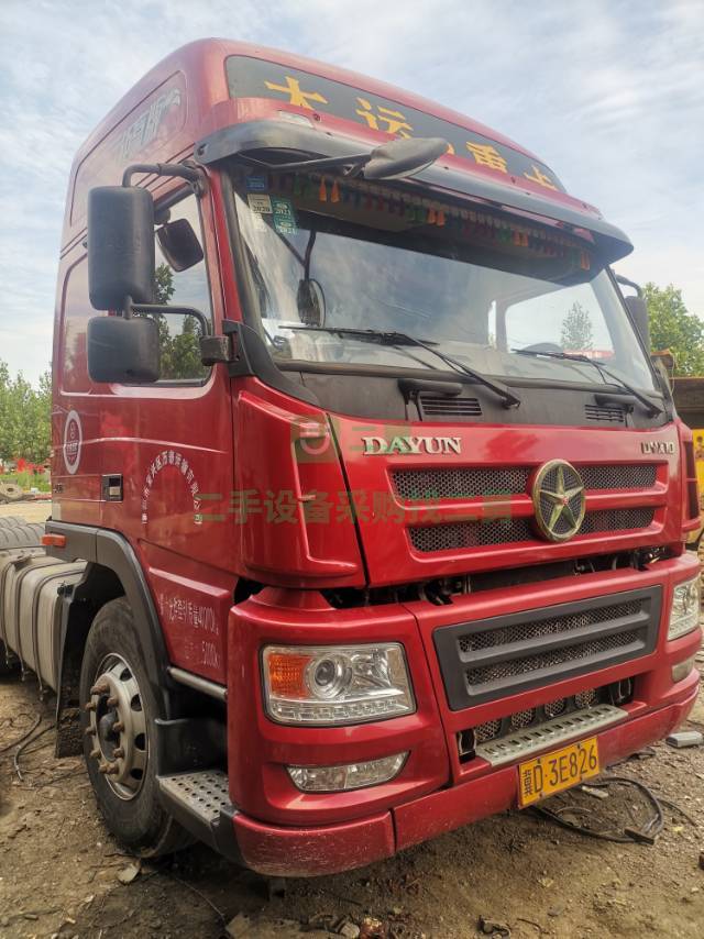 出售二手九成新的19年6月大運濰柴400馬力牽引車