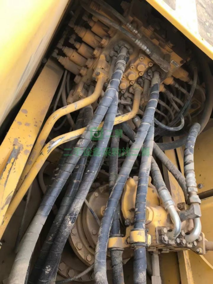 出售二手的16年小松200mo挖掘機，加強版，大件沒動過，全車原版，性能好