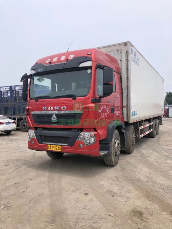 出售19年3月份交強(qiáng)險(xiǎn)豪沃430馬力前四后八9.6米冷藏車(chē)