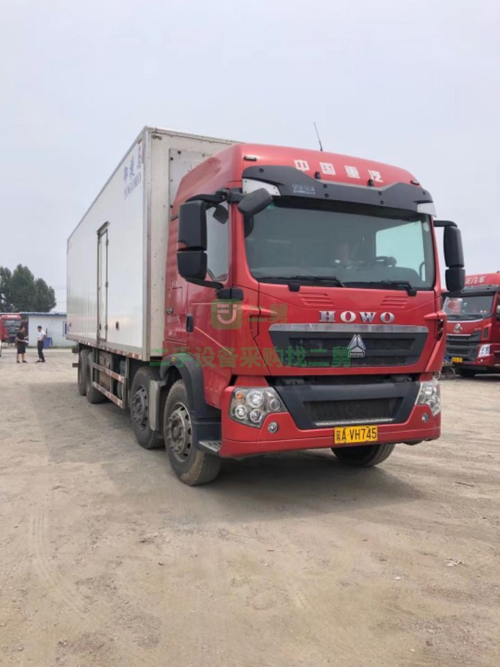 出售19年3月份交強(qiáng)險(xiǎn)豪沃430馬力前四后八9.6米冷藏車(chē)