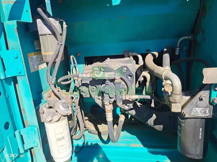 出售進口神鋼200超8精品車況挖掘機，全車原版原漆，純土方沒掛過錘