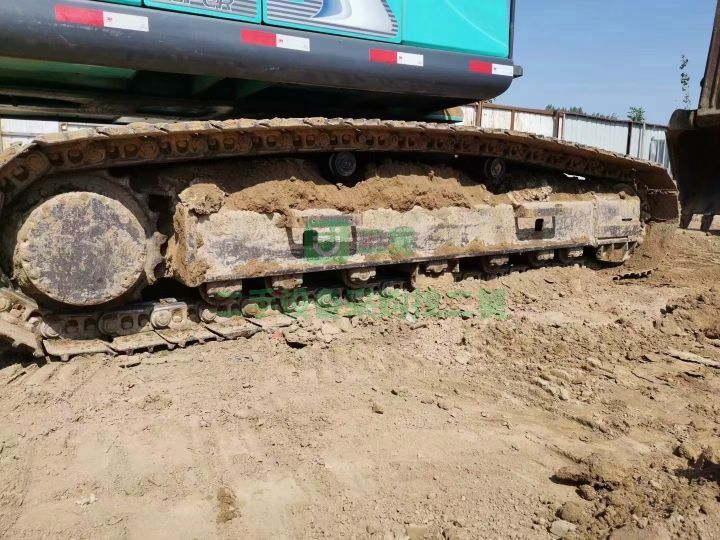 出售進口神鋼200超8精品車況挖掘機，全車原版原漆，純土方沒掛過錘