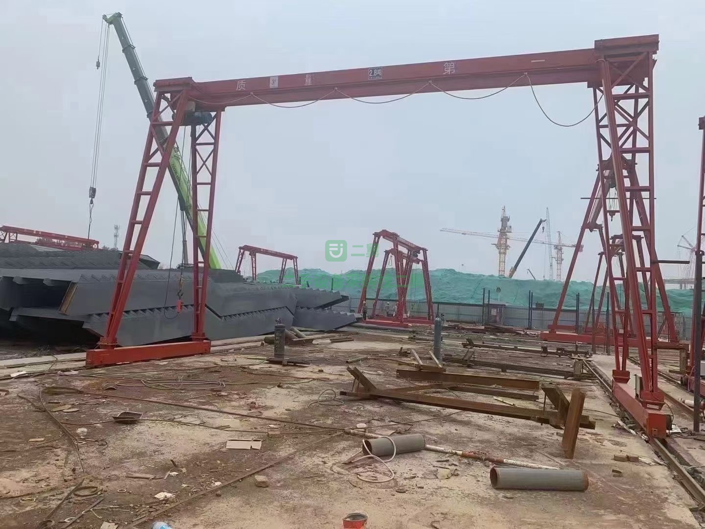 出售二手九成新的3噸7米龍門吊帶48米全新道軌