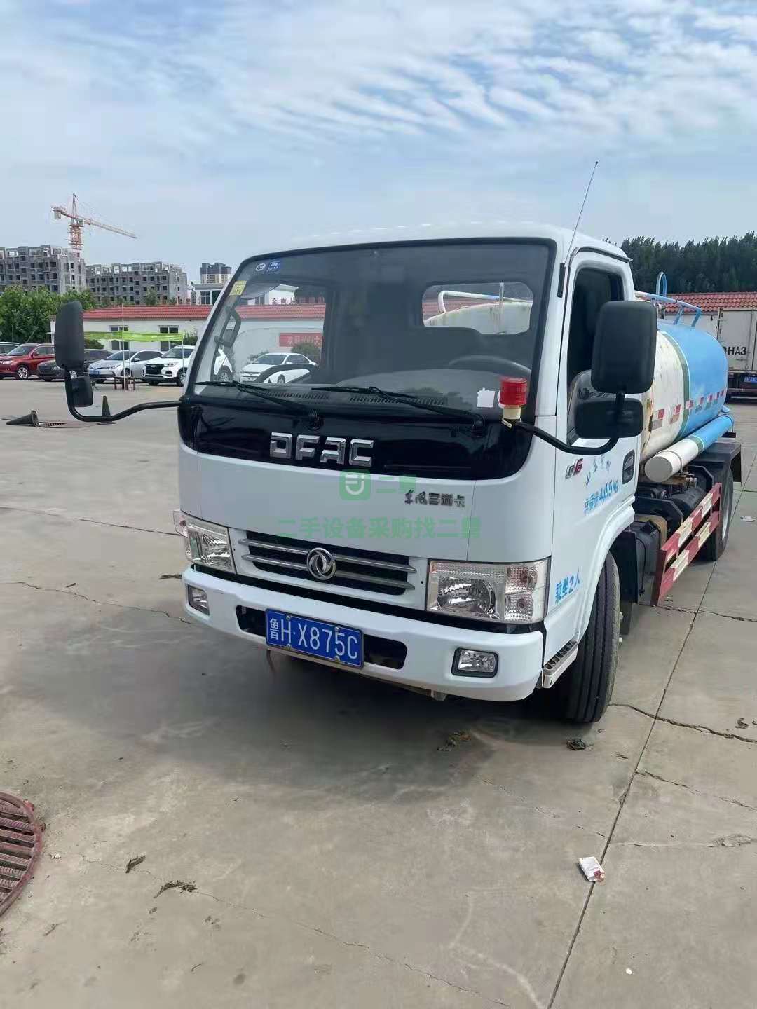 出售一臺(tái)多風(fēng)多利卡藍(lán)牌五立方灑水車(chē)