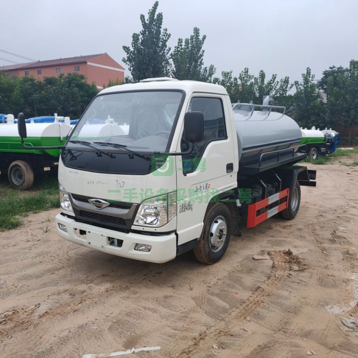 出售福田三立方吸糞車上牌不超重