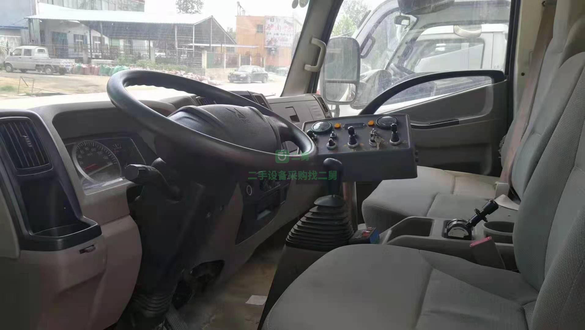 出售一臺中聯重科5080洗掃車18年5月國五排放掃路車