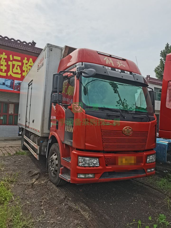 解放J6L/240b馬力冷藏運輸車，領航版永騰的車廂，凱雪的冷寂六米八，2020年六月份上戶