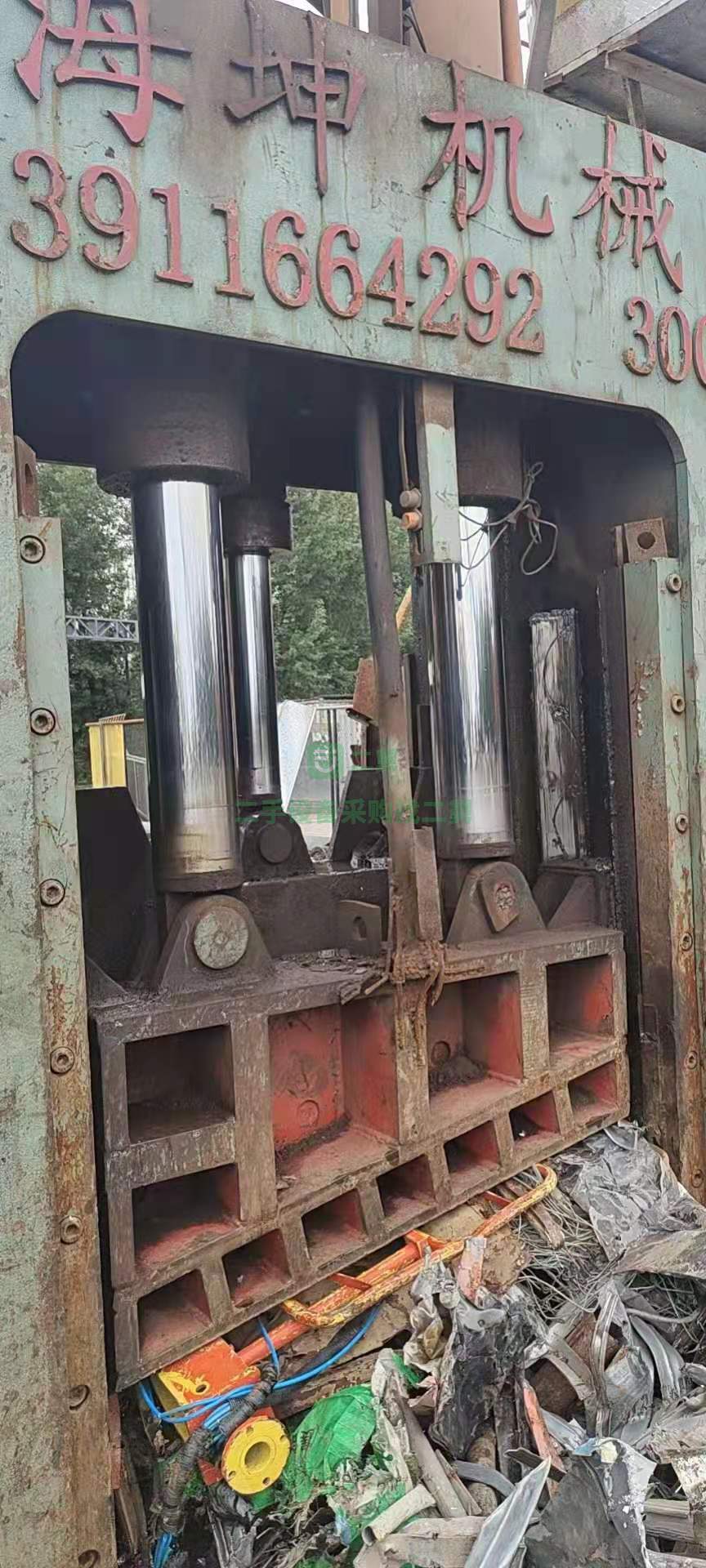 出售300噸一米二剪口的龍門剪帶油包上車