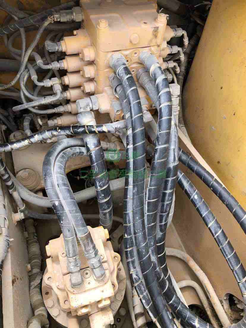 浙江出售二手八成新的小松130-7挖掘機