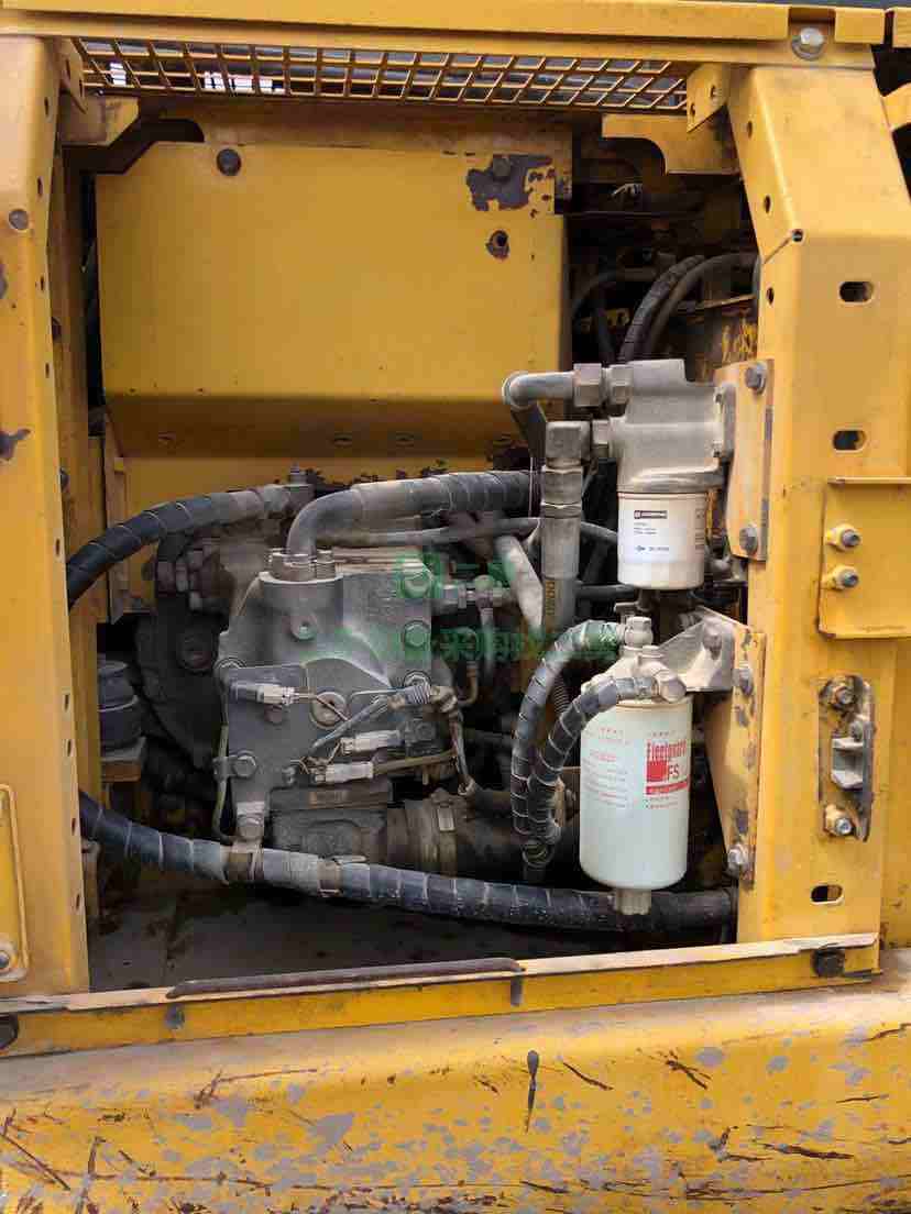 浙江出售二手八成新的小松130-7挖掘機