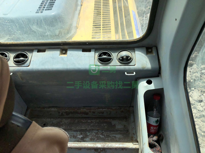 浙江出售二手八成新的小松130-7挖掘機