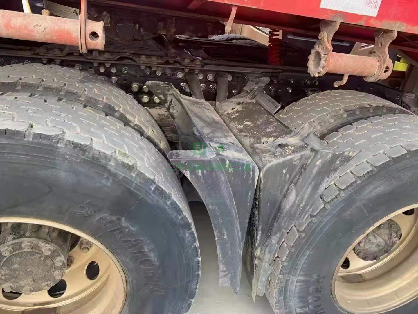 出售一套2018年6月份上牌的一汽解放J6P領航版牽引車國五排放標準