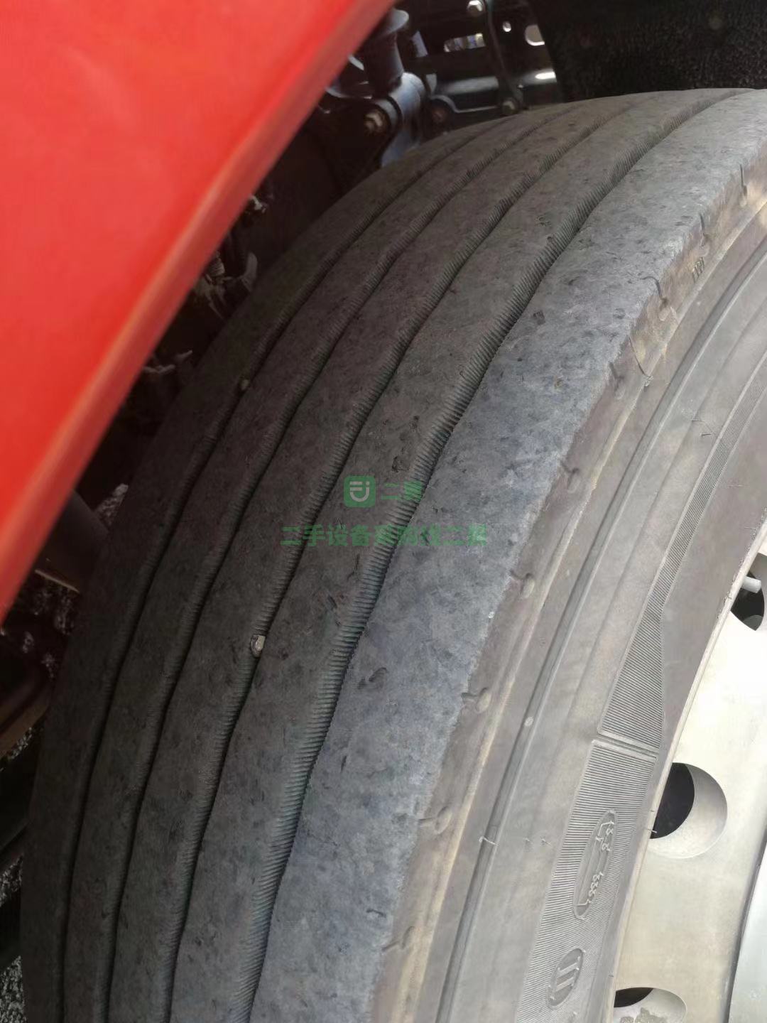 出售1年1個(gè)月解放JH6 460馬力雙驅(qū) 帶13米高低板掛車