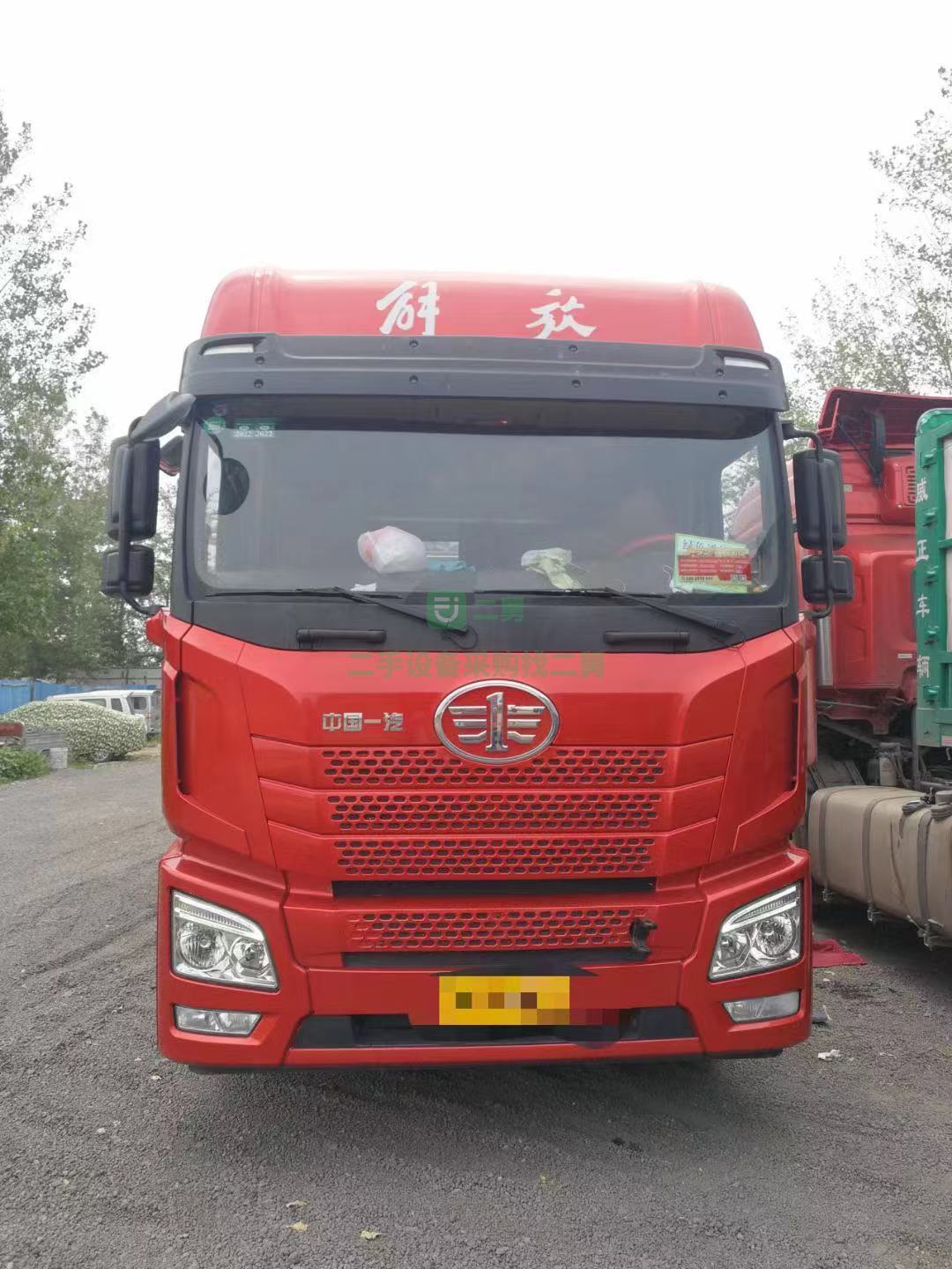 出售1年1個(gè)月解放JH6 460馬力雙驅(qū) 帶13米高低板掛車