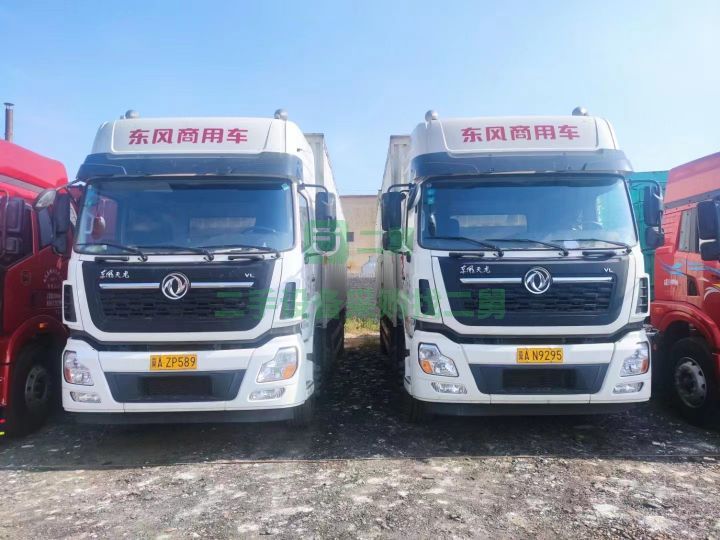 出售十個月天龍VL292馬力前四后四，9.6米廂式貨車