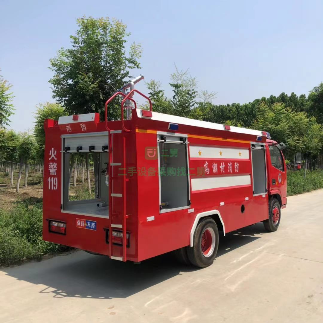 出售一臺東風5方的消防灑水車 動力80馬力